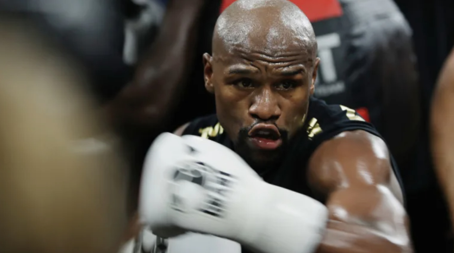 Məhmud Muradov: “Floyd Mayweather ətrafında həmişə 15-20 nəfər olur – bu onun yaratdığı auradır”